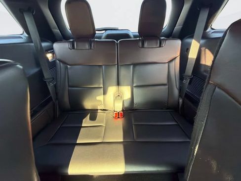 Used 2020 Ford Explorer Platinum w/ Premium Technology Package AWD/4WD image 16