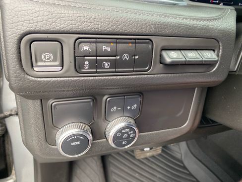 Used 2023 GMC Yukon XL Denali RWD image 13