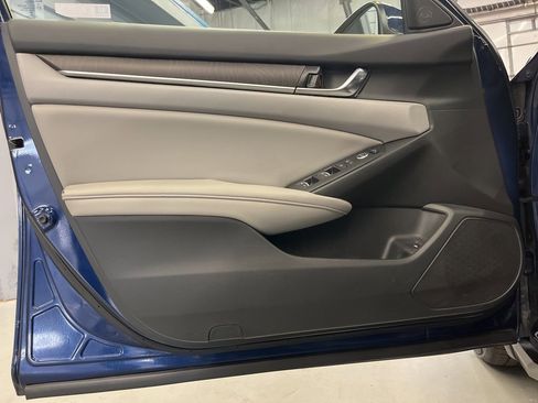 Used 2019 Honda Accord EX image 9