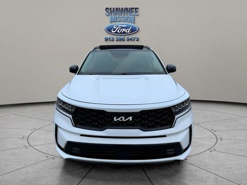Used 2022 Kia Sorento EX w/ Panoramic Sunroof Package image 2