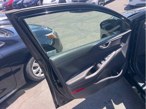 Used 2022 Hyundai Ioniq SE FWD image 16