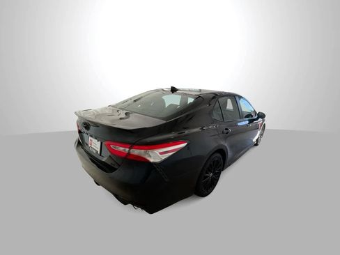 Used 2020 Toyota Camry SE FWD image 8