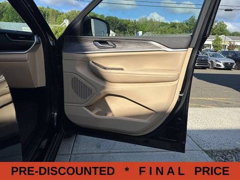 Used 2023 Jeep Grand Cherokee L Limited w/ Black Appearance Package AWD/4WD image 54