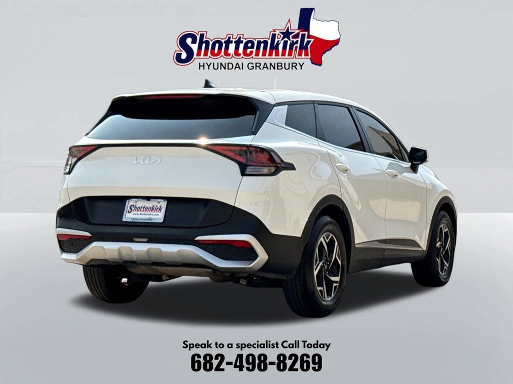 Used 2024 Kia Sportage LX FWD image 6