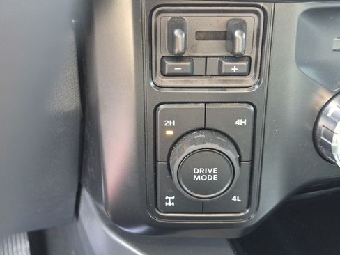 Used 2025 Ford F250 Lariat w/ Black Appearance Package AWD/4WD image 21