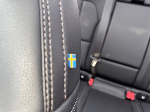 Certified 2025 Volvo XC40 B5 Core image 22