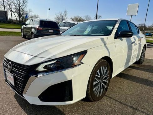 Used 2025 Nissan Altima 2.5 SV image 5