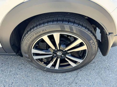 Used 2019 Nissan Kicks SR FWD image 38