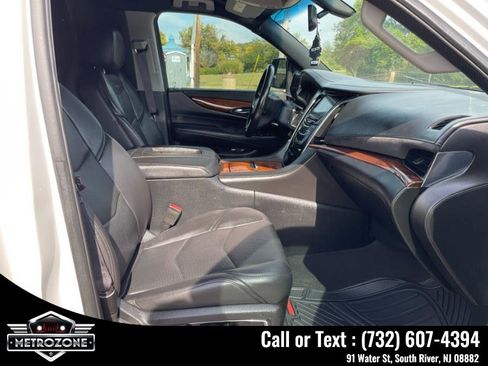 Used 2016 Cadillac Escalade 2WD image 28