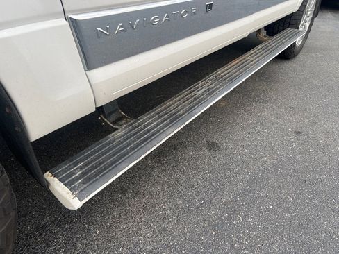 Used 2012 Lincoln Navigator L 4WD image 35