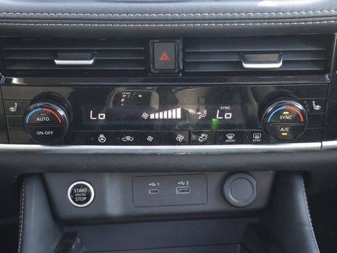 Used 2023 Nissan Rogue SL FWD image 17