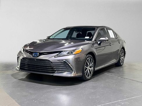 Used 2023 Toyota Camry XLE w/ Navigation Package FWD image 7