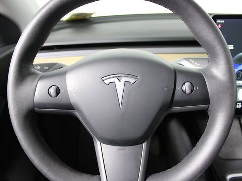 Used 2021 Tesla Model Y Long Range image 13