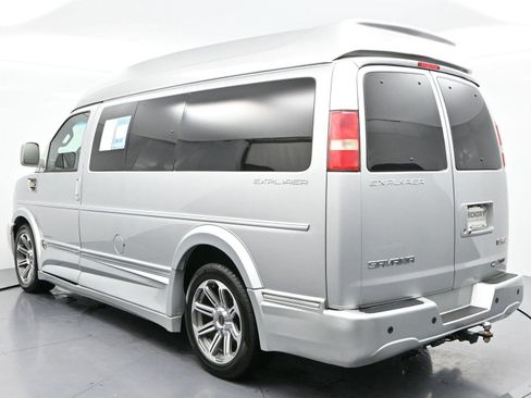 Used 2017 GMC Savana 2500 RWD image 5