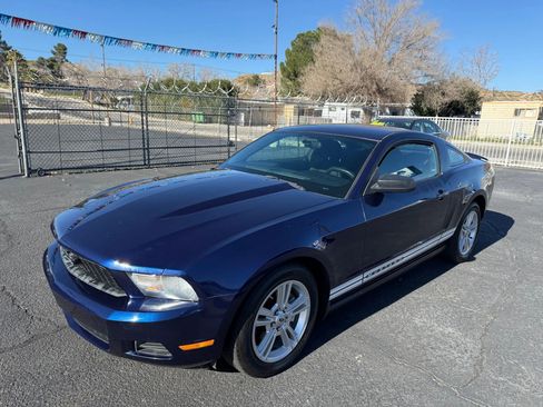 Used 2010 Ford Mustang Coupe image 2