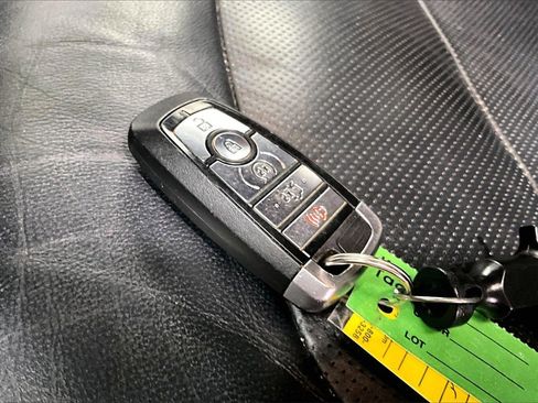 Used 2018 Ford Explorer Limited image 19