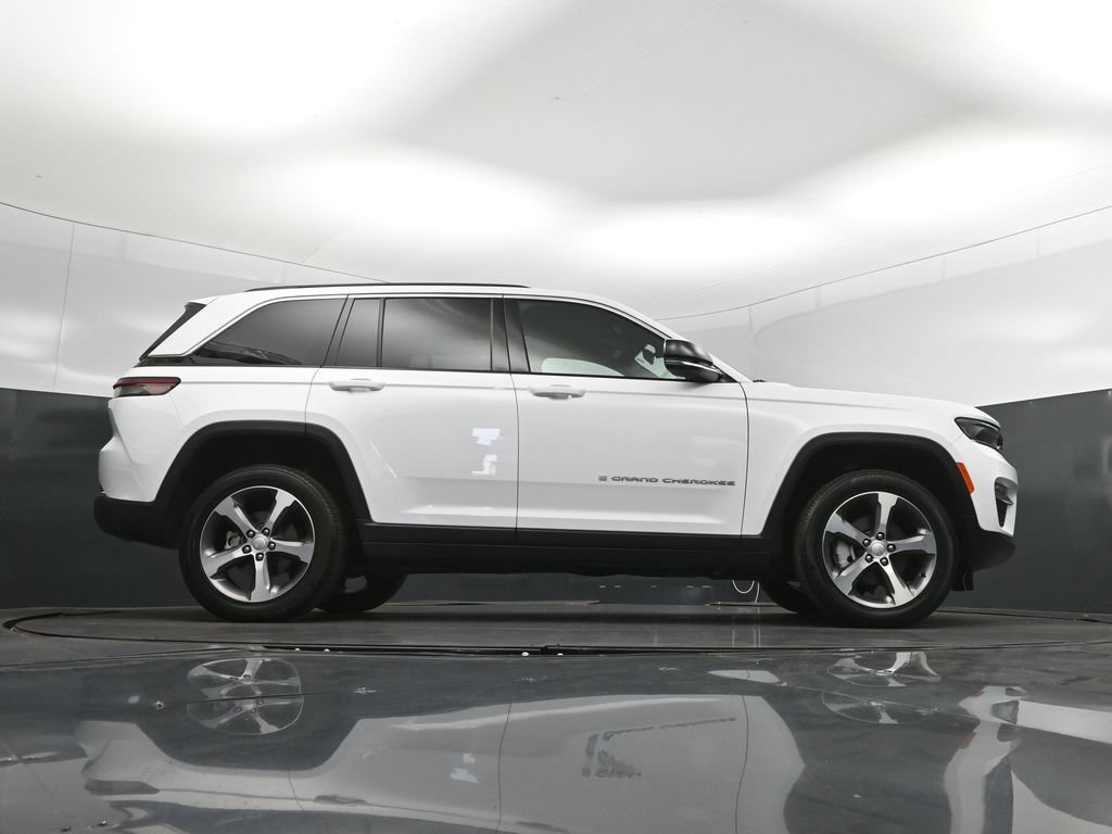 Used 2025 Jeep Grand Cherokee Limited RWD image 43