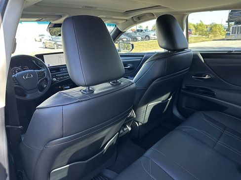 Used 2023 Lexus ES 300h Ultra Luxury image 17