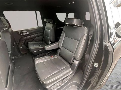 Used 2022 Chevrolet Suburban Premier AWD/4WD image 25