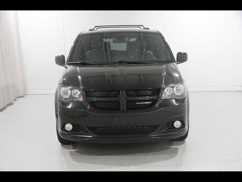 Used 2019 Dodge Grand Caravan GT FWD image 2