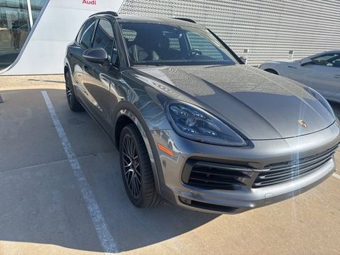 Used 2019 Porsche Cayenne image 2