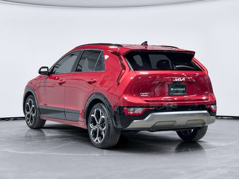 Used 2023 Kia Niro EX Touring FWD image 2