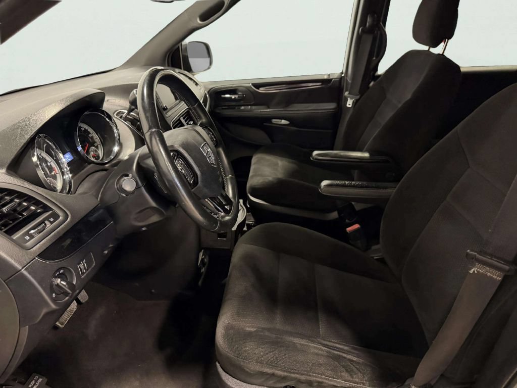 Used 2016 Dodge Grand Caravan SE FWD image 13