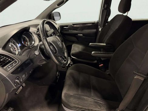 Used 2016 Dodge Grand Caravan SE FWD image 13