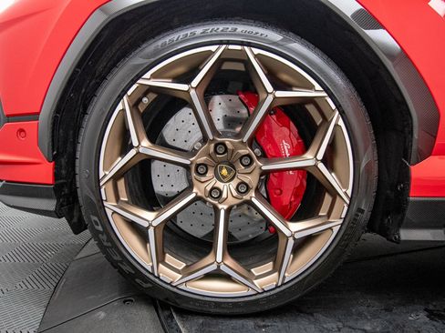 Used 2024 Lamborghini Urus Performante AWD/4WD image 44
