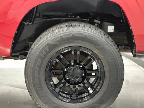 Used 2019 Toyota Tacoma SR5 RWD image 22