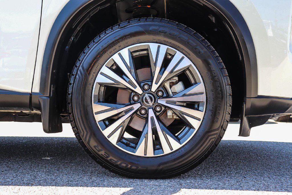 Certified 2023 Nissan Rogue SV w/ SV Premium Package AWD/4WD image 11
