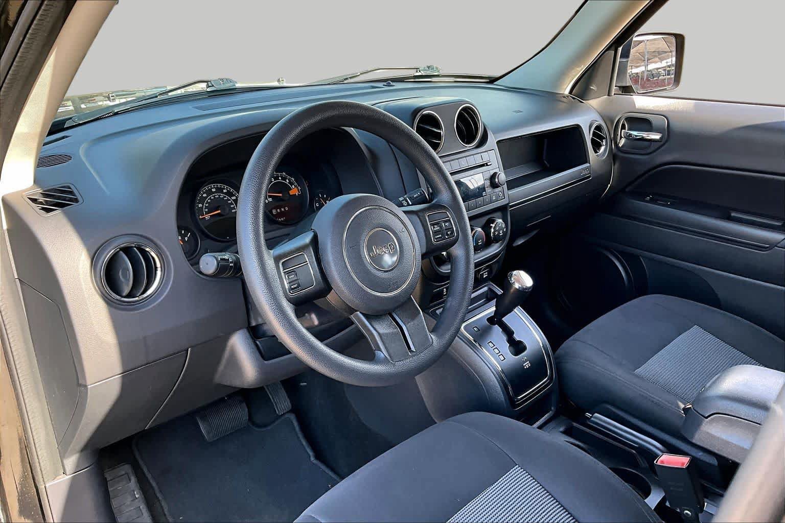 Used 2016 Jeep Patriot Sport w/ Power Value Group AWD/4WD image 16