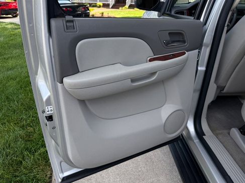 Used 2010 Chevrolet Avalanche LT w/ Luxury Package RWD image 48