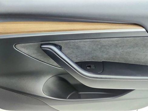 Used 2023 Tesla Model 3 Standard Range image 22