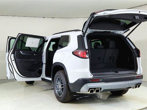 New 2025 GMC Acadia Elevation image 11