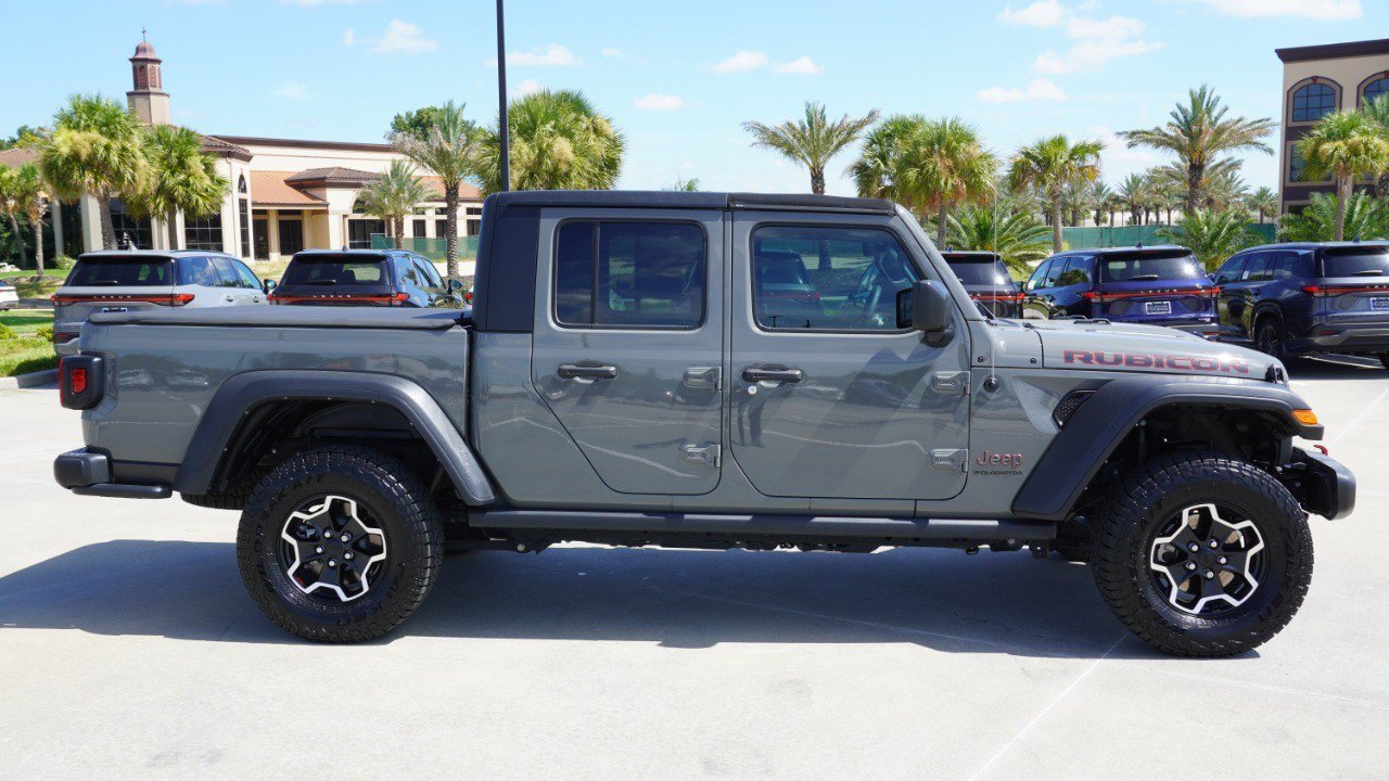 Used 2023 Jeep Gladiator Rubicon w/ Cold Weather Group AWD/4WD image 4