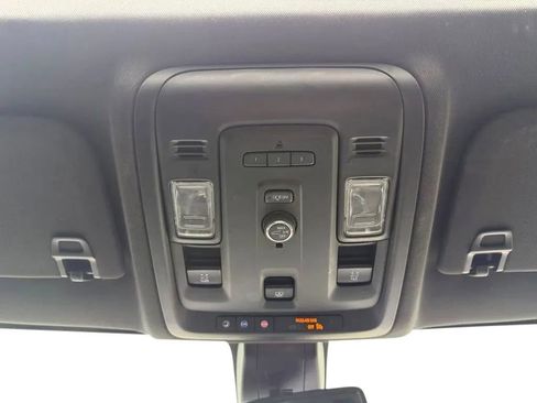 Used 2021 Chevrolet Suburban Z71 image 21