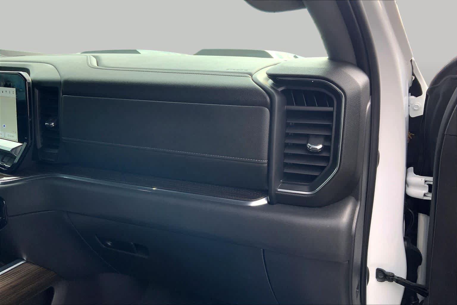 Used 2024 Chevrolet Silverado 1500 LT Trail Boss w/ Convenience Package II AWD/4WD image 19