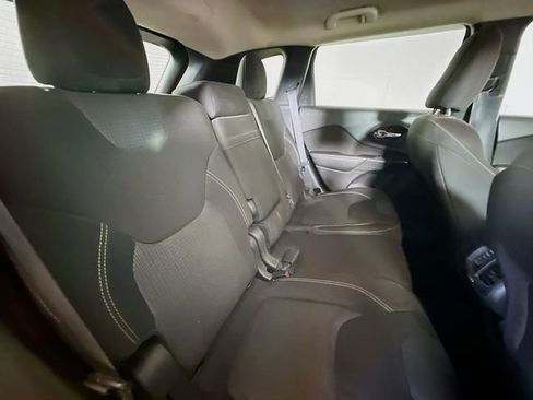 Used 2016 Jeep Cherokee Latitude w/ Cold Weather Group image 26