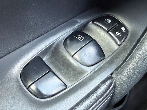 Used 2016 Nissan Rogue S AWD/4WD image 23