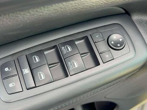 Used 2021 Jeep Grand Cherokee Laredo X AWD/4WD image 23