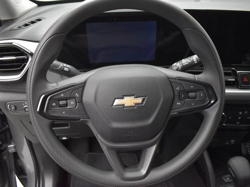 Used 2025 Chevrolet TrailBlazer LT FWD image 16