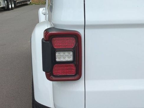Used 2021 Jeep Gladiator Overland AWD/4WD image 21