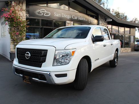 Used 2023 Nissan Titan SV RWD image 1