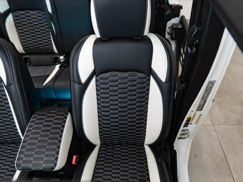 Used 2025 Jeep Gladiator Sport image 29