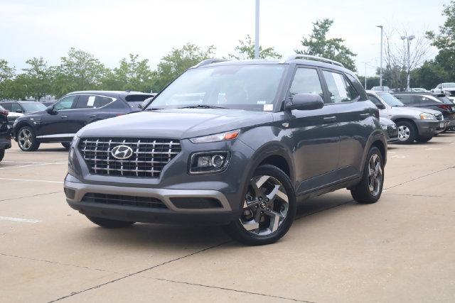 Used 2025 Hyundai Venue SEL FWD image 2