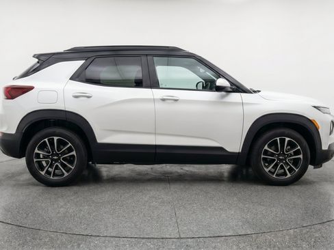 Used 2025 Chevrolet TrailBlazer LT FWD image 11