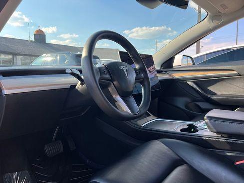 Used 2021 Tesla Model 3 Standard Range Plus image 2