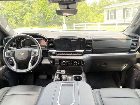 Used 2022 Chevrolet Silverado 1500 LTZ w/ Technology Package AWD/4WD image 11