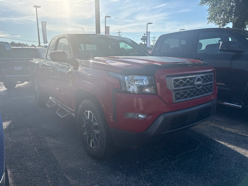 Used 2022 Nissan Frontier SV RWD image 2